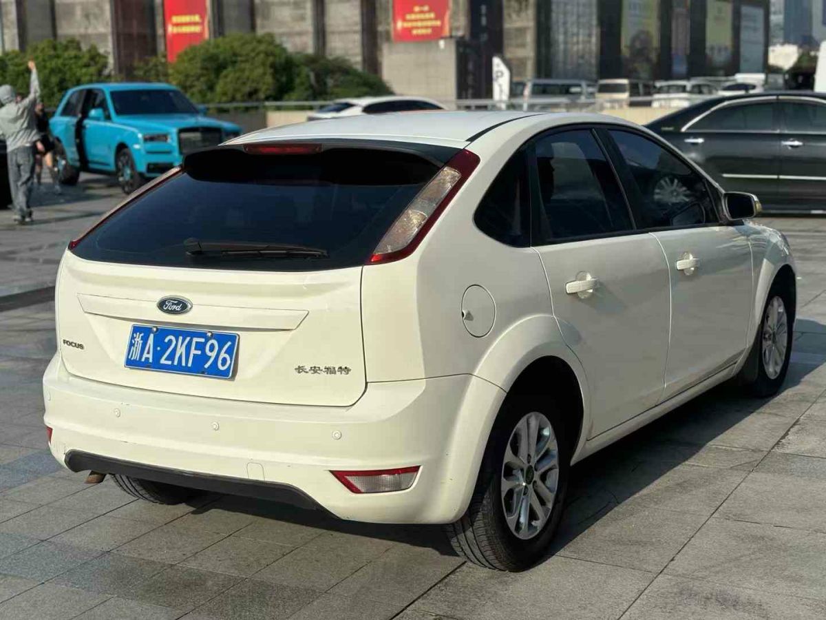 福特 ?？怂? 2013款 2.0T ST 標(biāo)準(zhǔn)版圖片