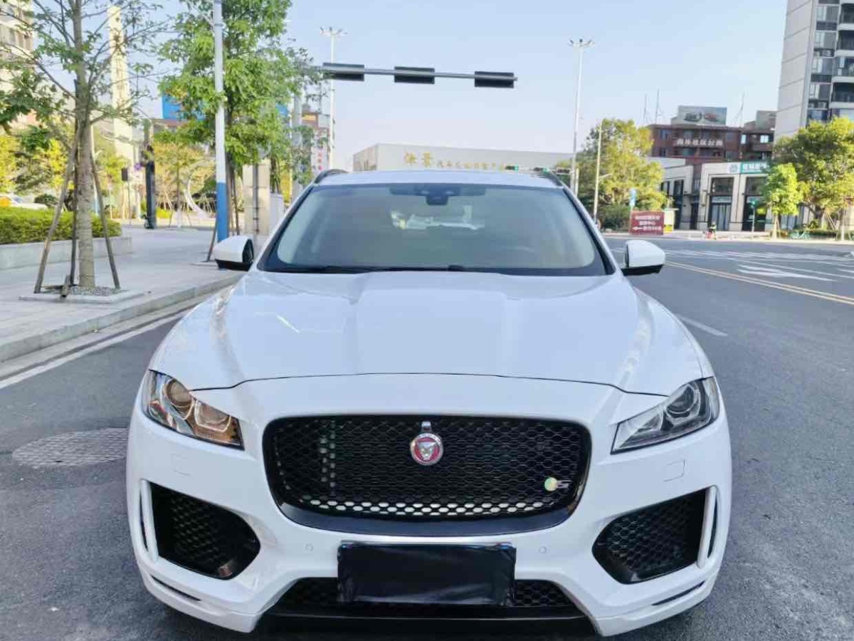 2017年2月捷豹 F-PACE  2016款 2.0T 兩驅(qū)R-Sport運動版