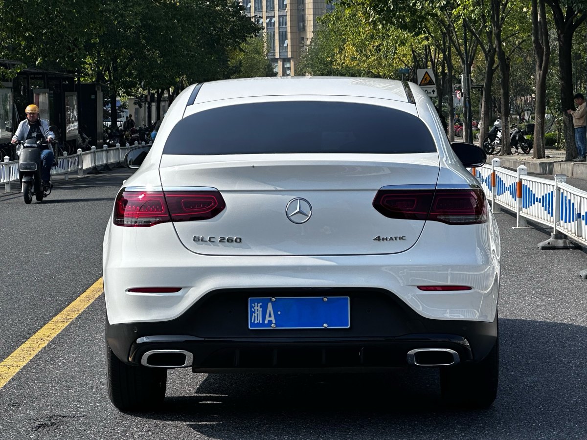 奔馳 奔馳GLC  2022款 改款 GLC 260 4MATIC 轎跑SUV圖片