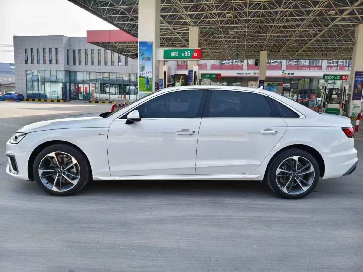 奧迪 奧迪A4L  2022款 40 TFSI quattro RS套件燃速型圖片