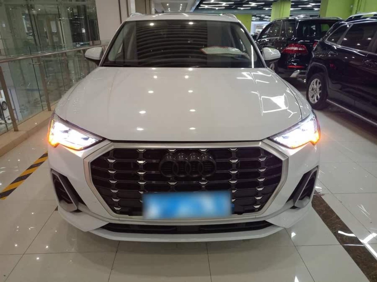 奧迪 奧迪Q3  2019款  35 TFSI 進(jìn)取動(dòng)感型圖片