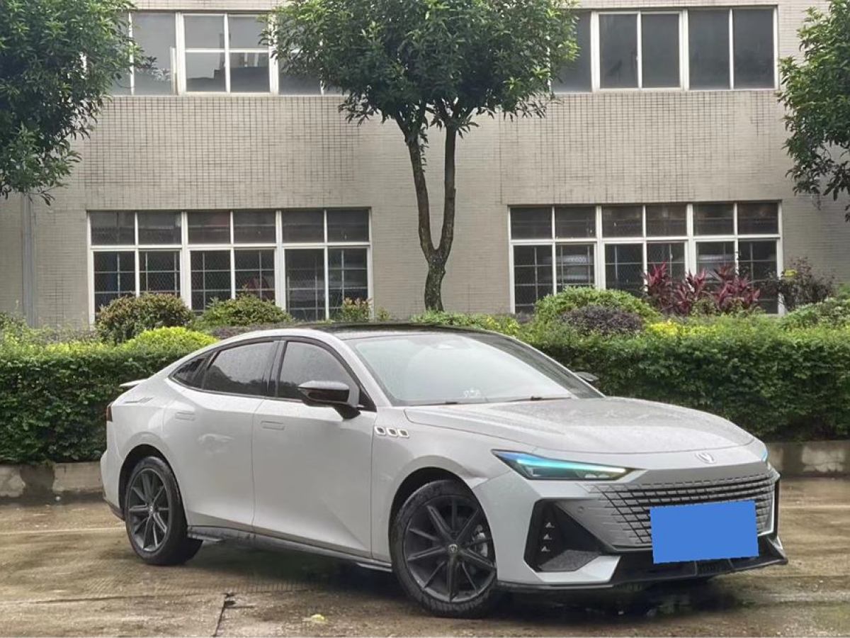 長(zhǎng)安 長(zhǎng)安UNI-V  2023款 1.5T 尊貴型圖片