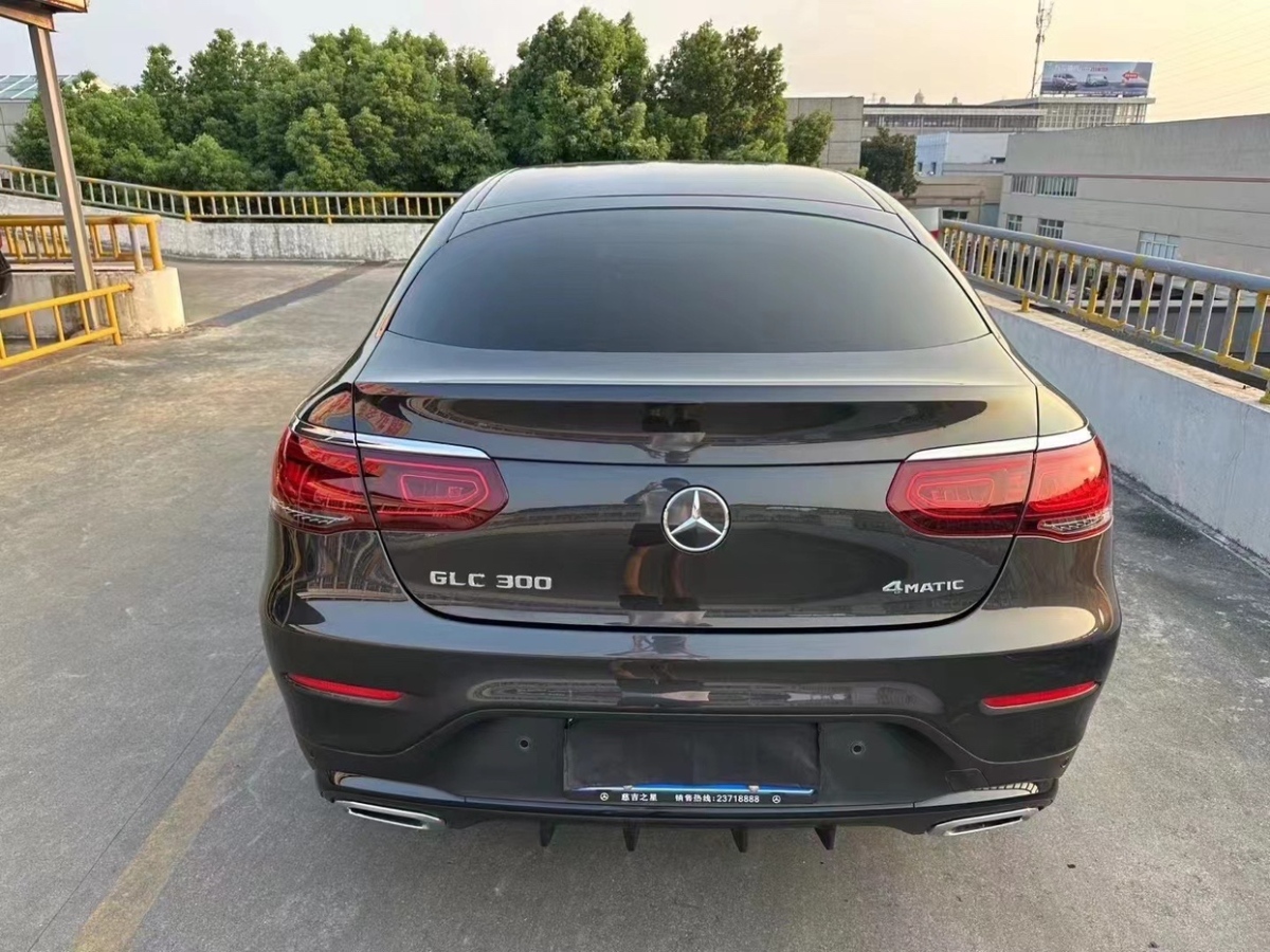 奔馳 奔馳GLC  2022款 改款 GLC 260 4MATIC 轎跑SUV圖片