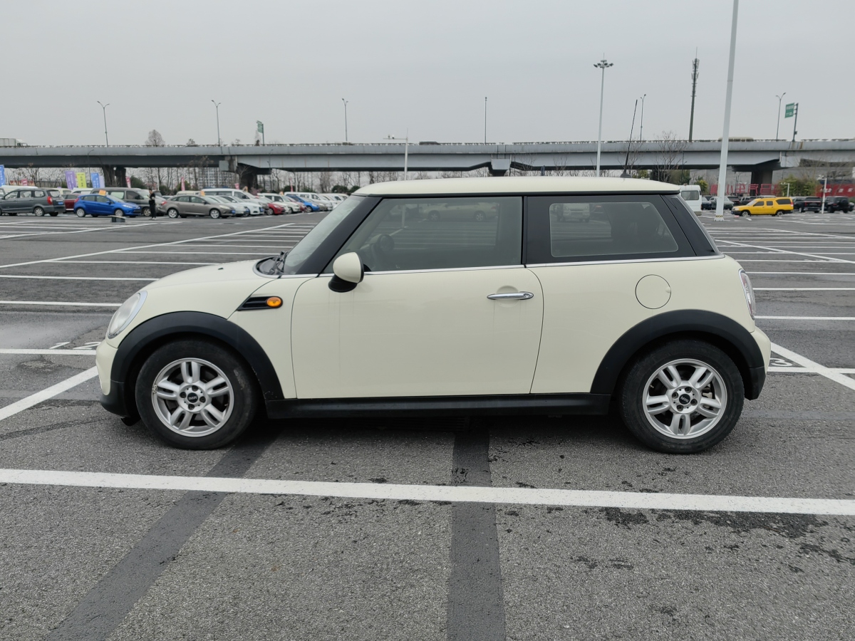 2014年3月MINI MINI  2013款 1.6L ONE 限量第二款