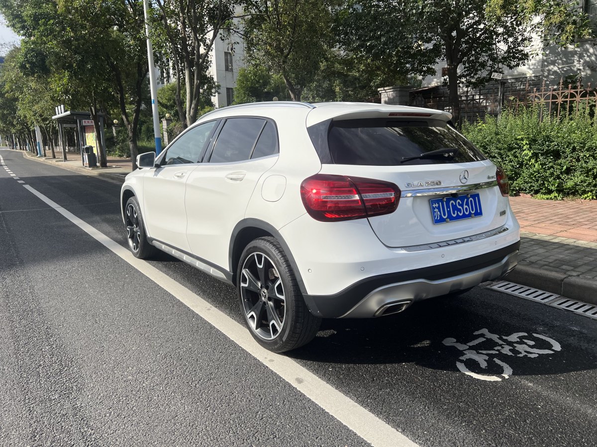 奔驰 奔驰GLA  2017款 GLA 220 4MATIC 时尚型图片