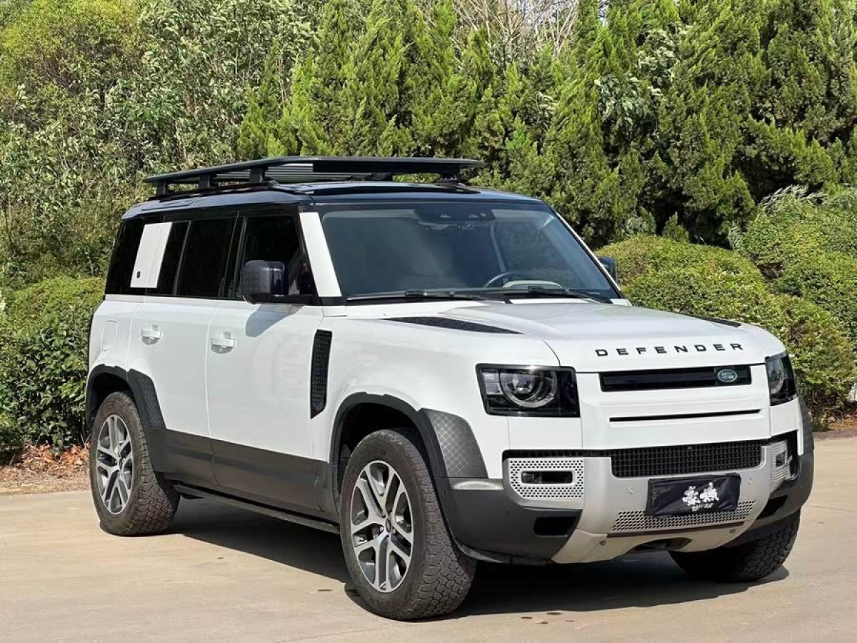 路虎 衛(wèi)士  2022款 90 3.0T P400 暗黑特別版圖片