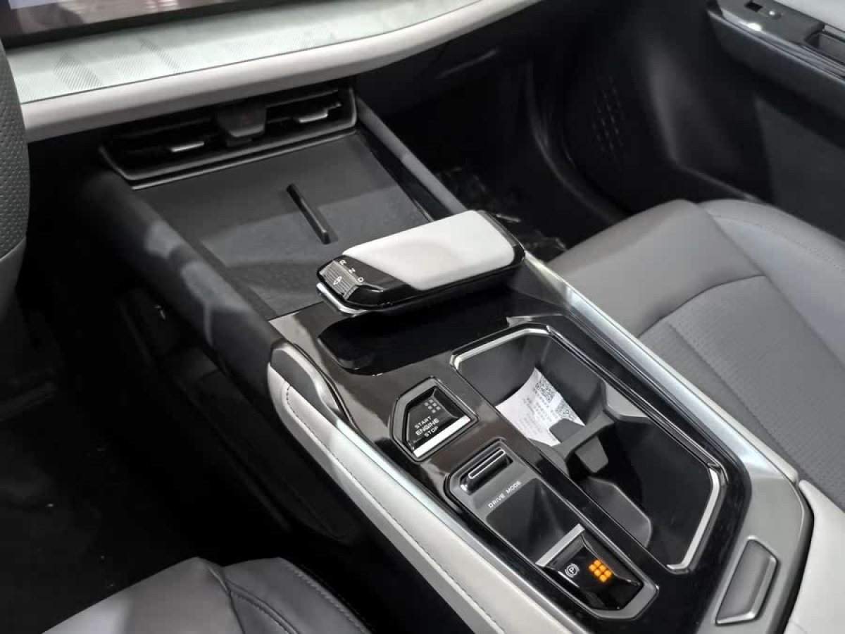 長(zhǎng)安 UNI-T  2022款 1.5T 尊貴型圖片