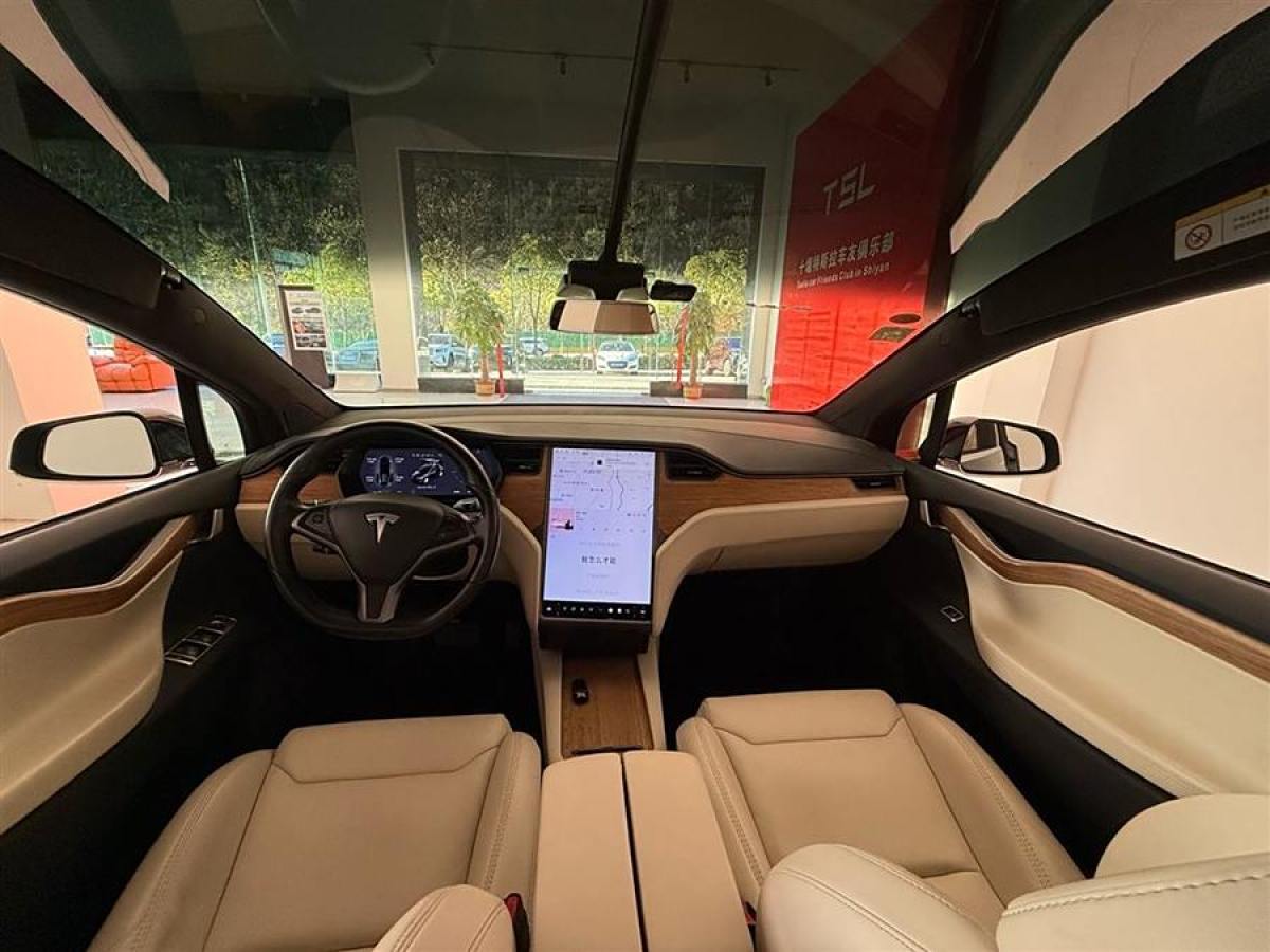 特斯拉 Model X  2019款 標(biāo)準(zhǔn)續(xù)航版圖片