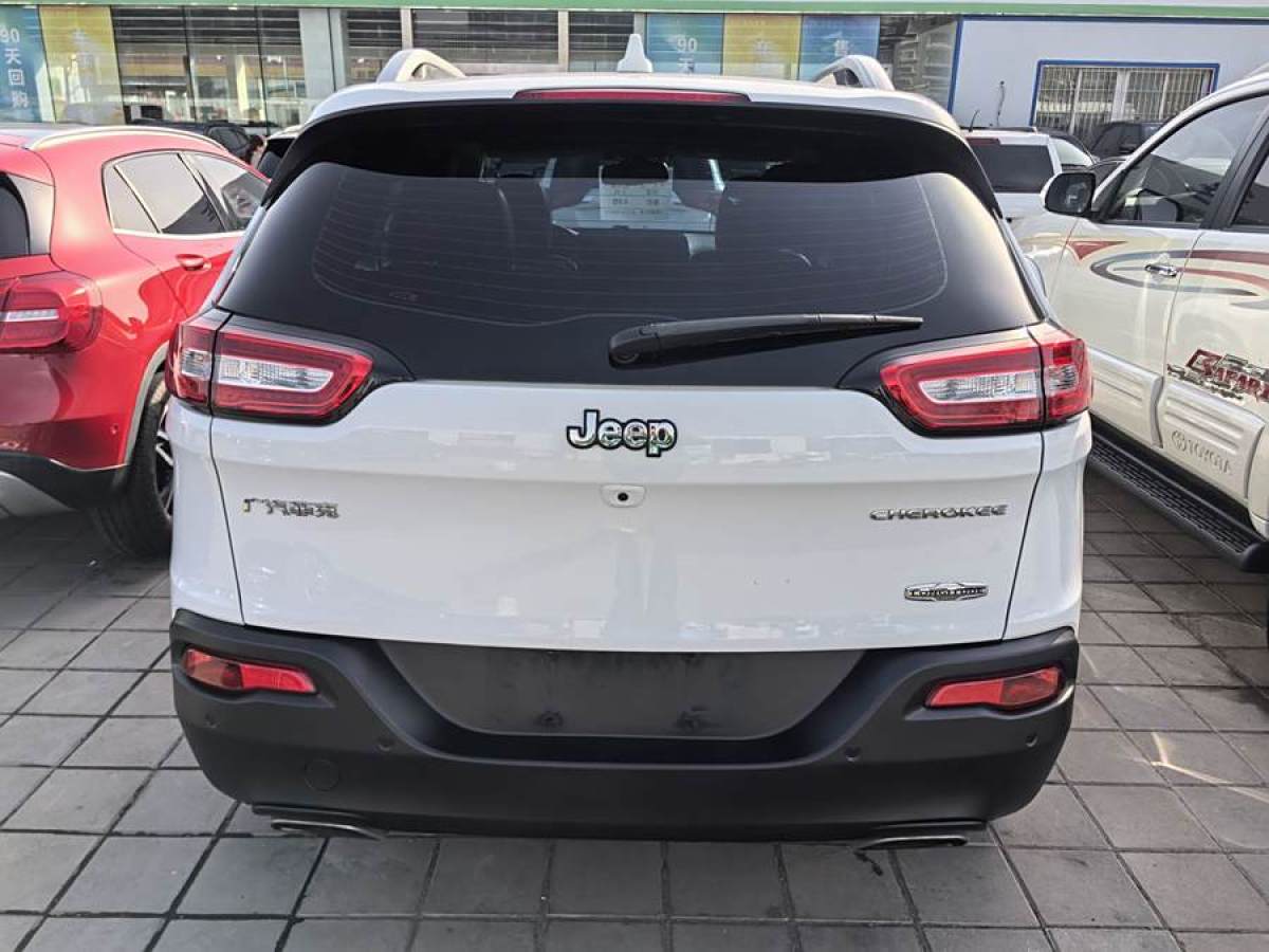 Jeep 自由光  2016款 2.4L 領(lǐng)先智能版圖片