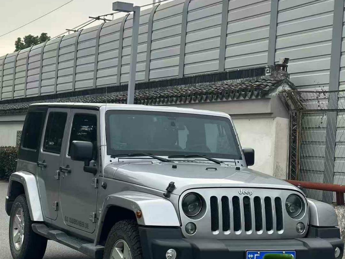 Jeep 牧馬人  2014款 2.8TD Sahara 四門版圖片