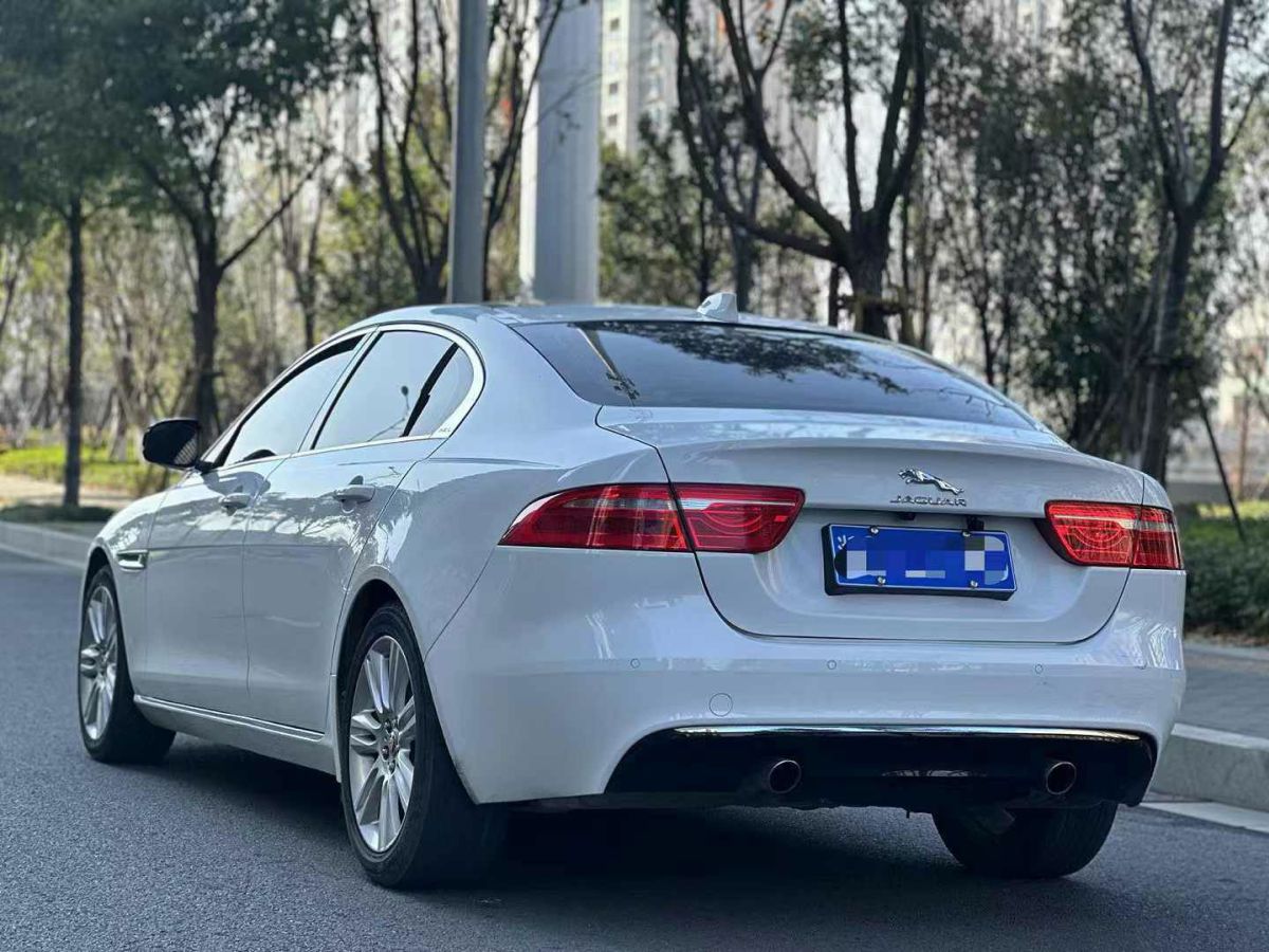 捷豹 XE  2018款 2.0T 300PS 四驅(qū)R-Sport運動版圖片