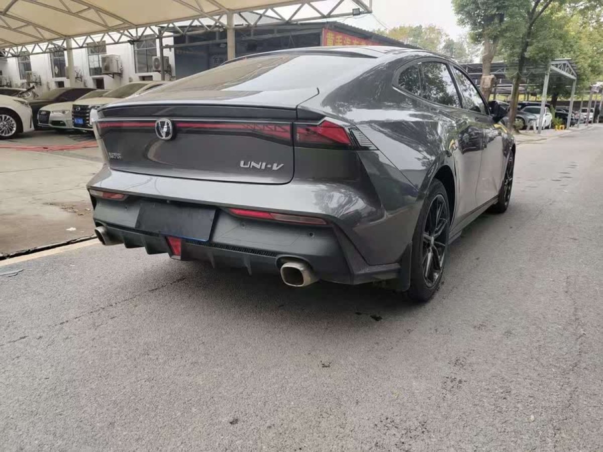 長安 長安UNI-V  2022款 1.5T 尊貴型圖片