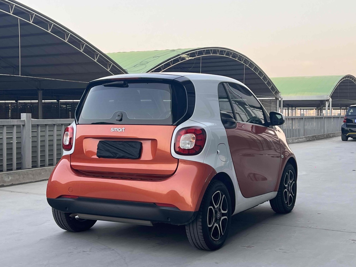 smart fortwo  2017款 1.0L 52千瓦硬頂摯愛(ài)特別版圖片