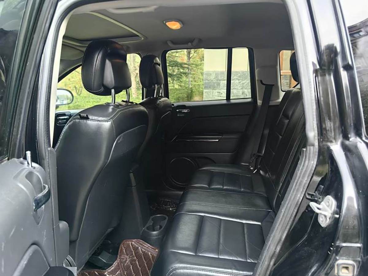 Jeep 指南者  2012款 2.4L 四驅豪華版圖片