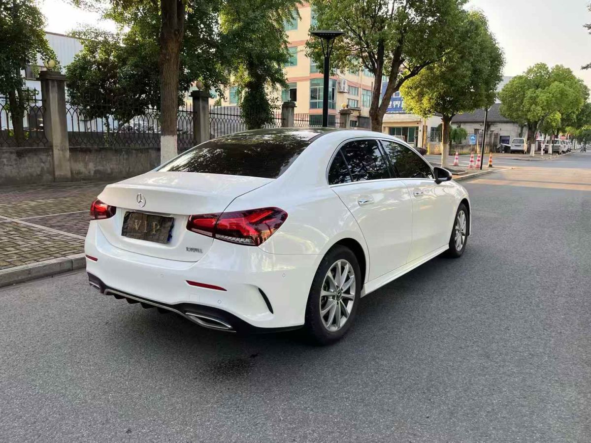 奔馳 威霆  2021款 2.0T 商務(wù)版 7座圖片