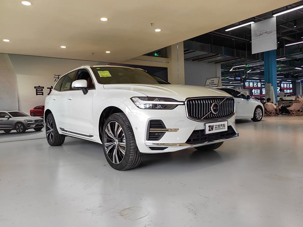 沃爾沃 XC60新能源  2025款 插電式混動(dòng) 長(zhǎng)續(xù)航四驅(qū)智遠(yuǎn)豪華版圖片