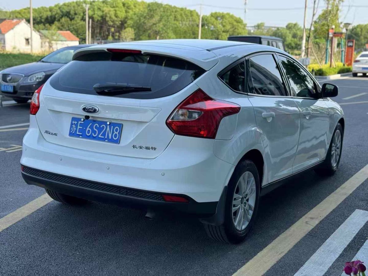 福特 ?？怂? 2015款 三廂 EcoBoost 180 自動精英型圖片