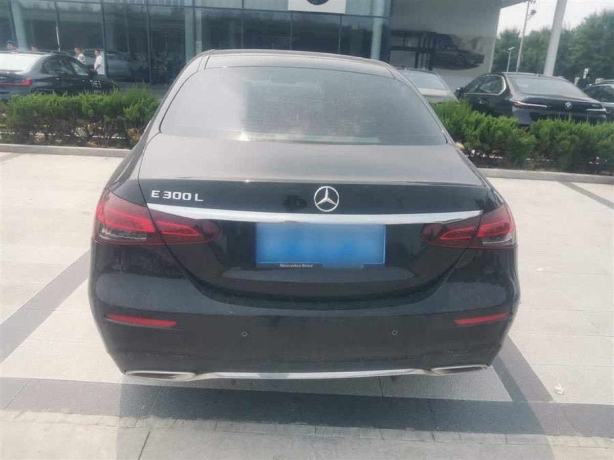 奔馳 奔馳E級  2022款 改款 E 300 L 時(shí)尚型圖片