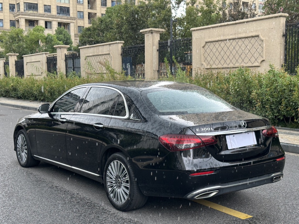 奔驰 奔驰E级  2022款 E 300 L 豪华型图片