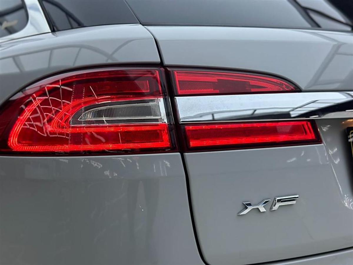 2015年1月捷豹 XF  2015款 XF 2.0T Sportbrake 風(fēng)華版