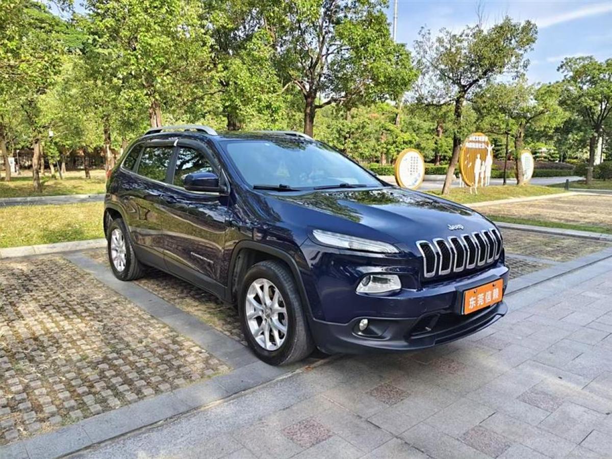 Jeep 自由光  2016款 2.0L 優(yōu)越版圖片