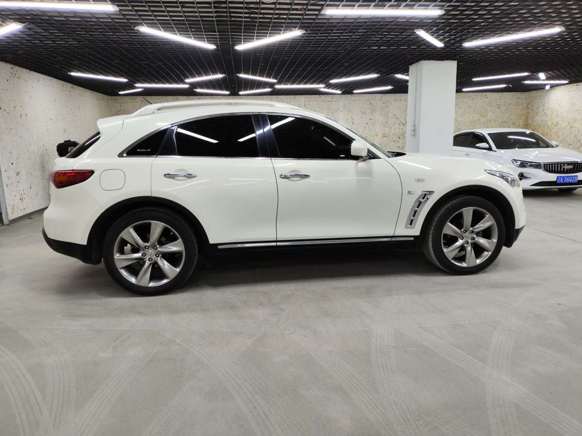 英菲尼迪 QX70  2013款 3.7L 標(biāo)準(zhǔn)版圖片