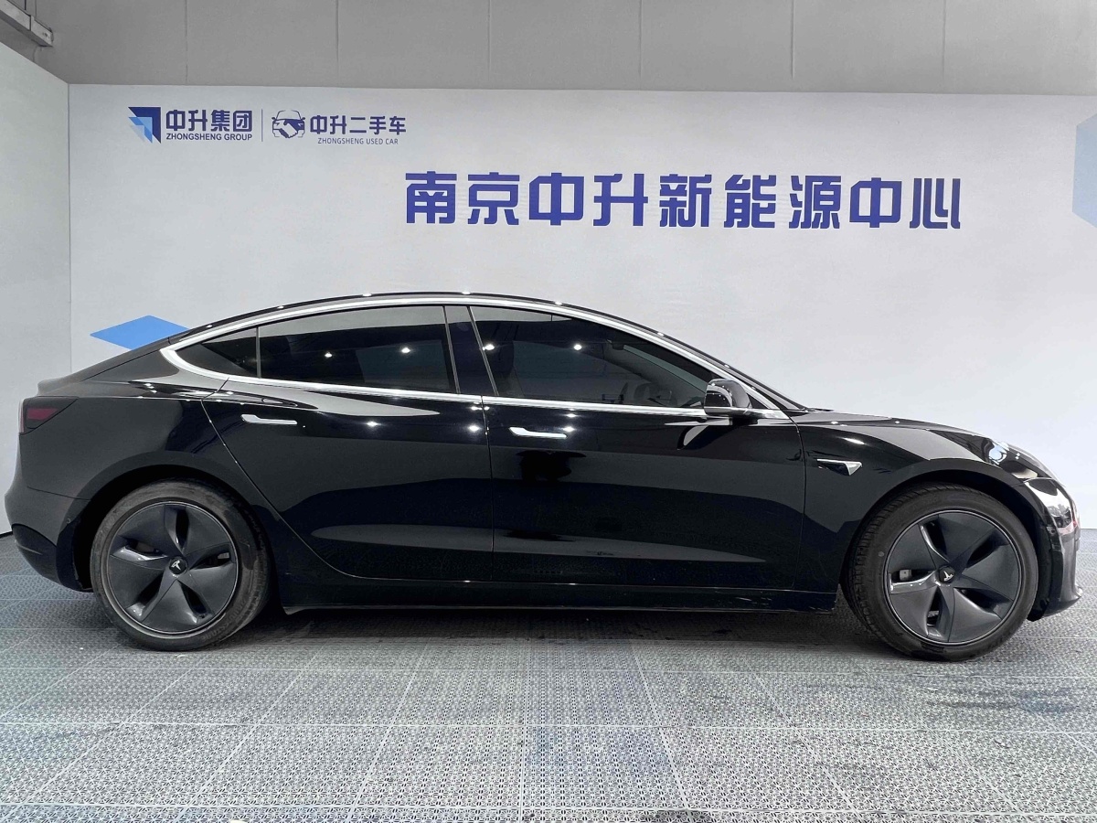 特斯拉 Model 3  2020款 改款 標(biāo)準(zhǔn)續(xù)航后驅(qū)升級版圖片