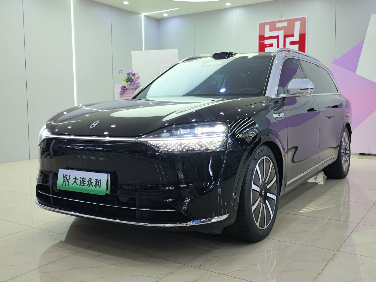 大连鸿蒙智行 问界M