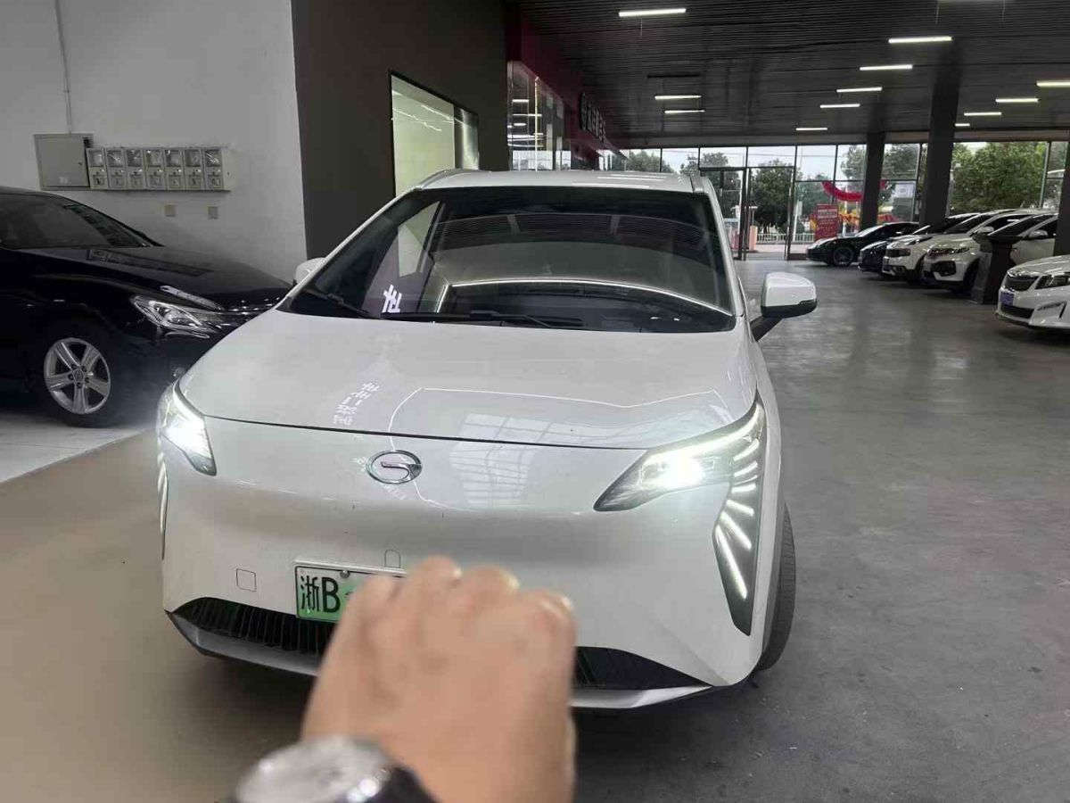 五菱 五菱榮光V  2019款  1.5L廂式運(yùn)輸車實(shí)用型圖片