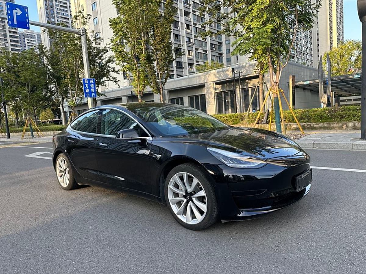 特斯拉 Model Y  2020款 改款 標(biāo)準(zhǔn)續(xù)航后驅(qū)升級版圖片