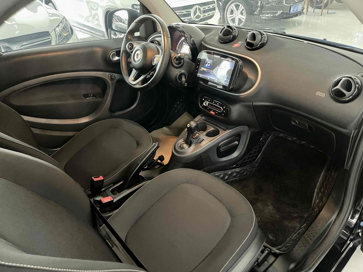 2018年5月smart fortwo  2018款 1.0L 52千瓦硬頂靈動(dòng)版