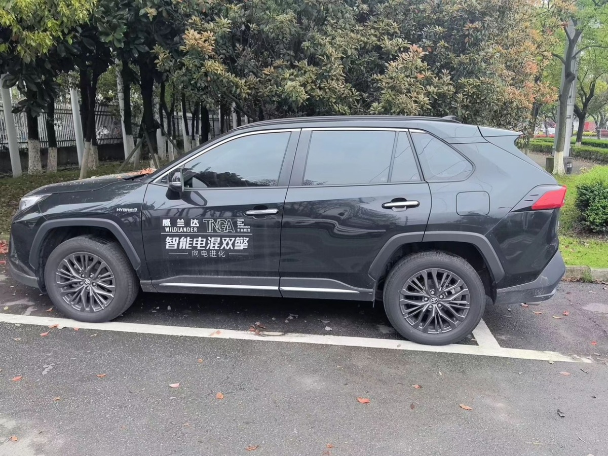 丰田 威兰达  2023款 双擎 2.5L E-CVT四驱豪华PLUS版图片