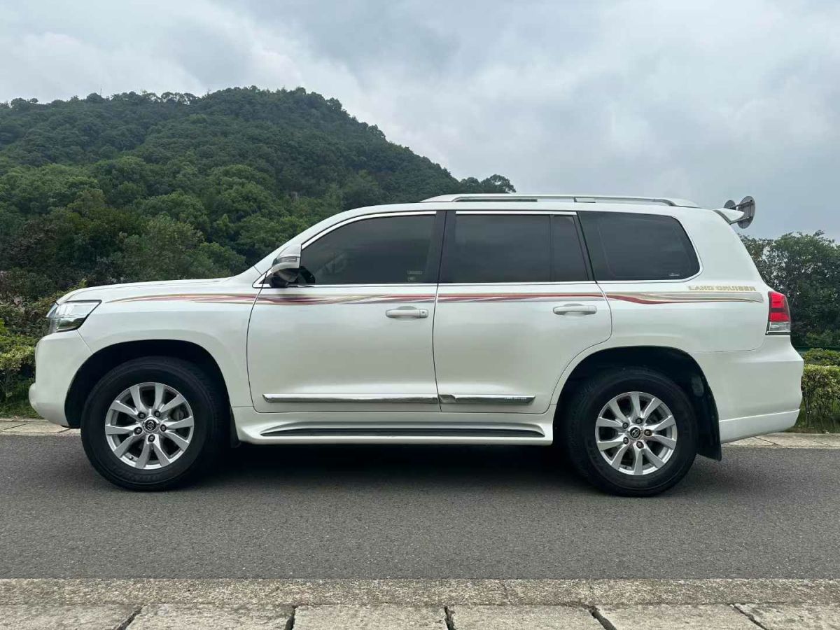 豐田 蘭德酷路澤  2018款 5.7L VX-R 12氣 底升(中東版)圖片