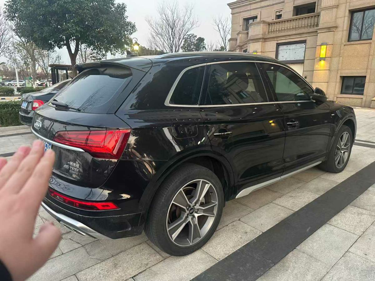 奧迪 奧迪Q5 e-tron  2022款 40 e-tron 星耀型 機(jī)甲套裝圖片