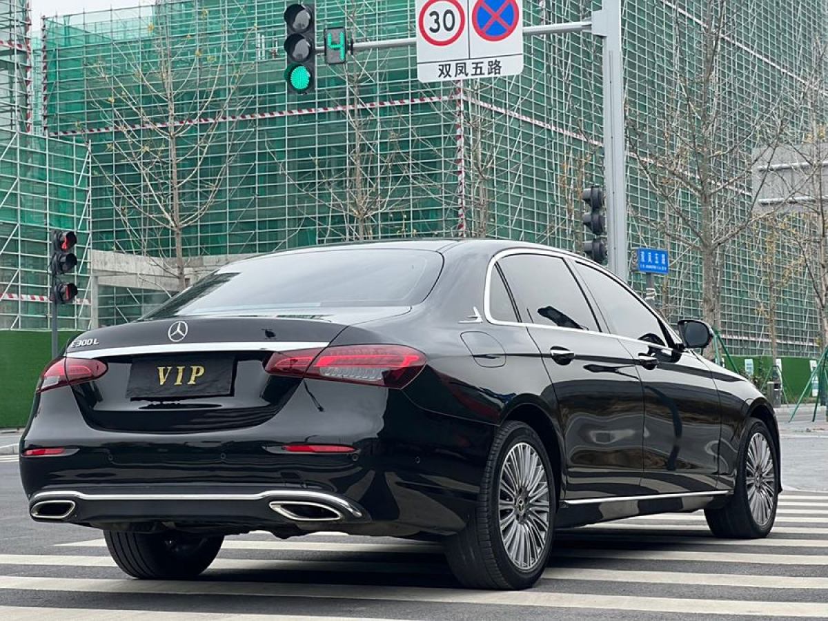 奔馳 奔馳E級(jí)  2022款 改款 E 300 L 豪華型圖片