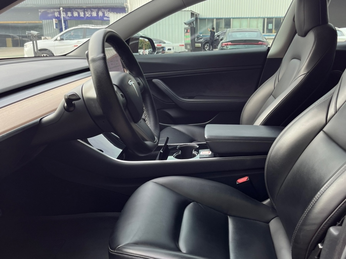 特斯拉 Model 3  2019款 標(biāo)準(zhǔn)續(xù)航后驅(qū)升級(jí)版圖片