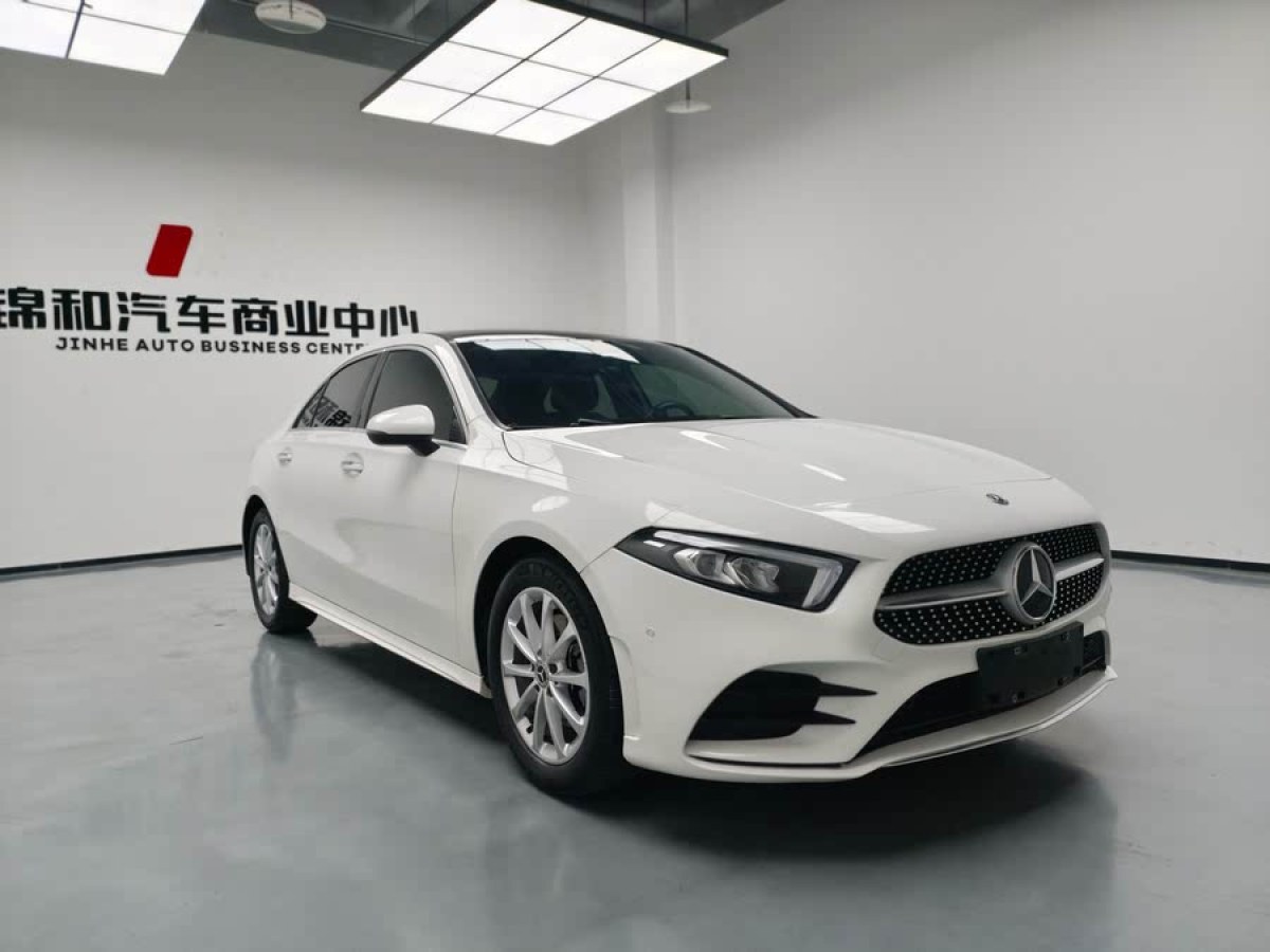 奔馳 奔馳A級  2020款 改款 A 200 L 運動轎車動感型圖片