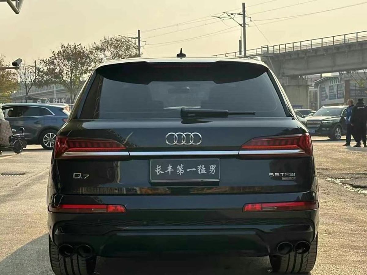 2021年10月奧迪 奧迪Q7  2024款 55 TFSI quattro S line運(yùn)動(dòng)型