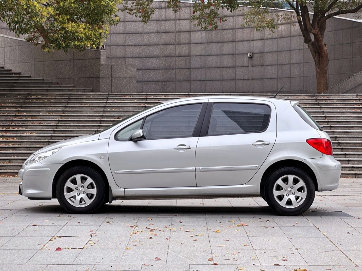 標(biāo)致 307  2012款 兩廂 1.6L 手動舒適版圖片