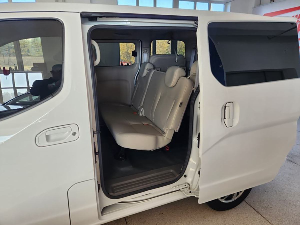 日產(chǎn) NV200  2018款 1.6L CVT豪華型圖片