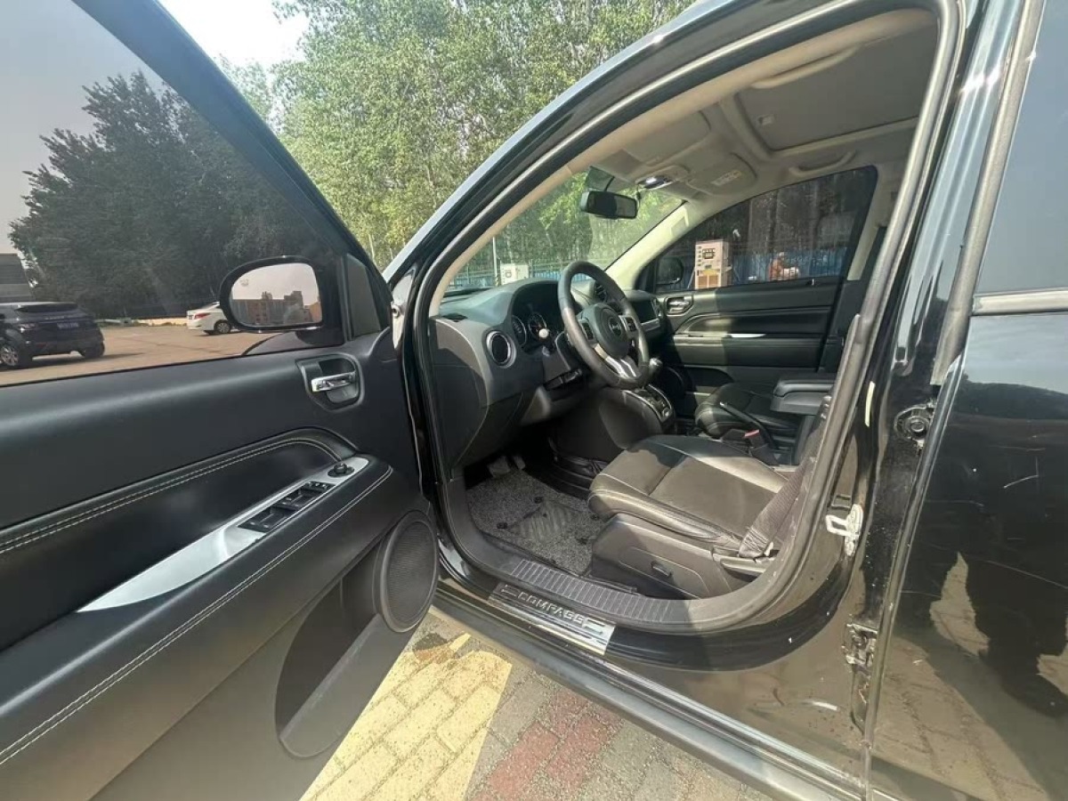 Jeep 指南者  2014款 改款 2.4L 四驅(qū)豪華版圖片