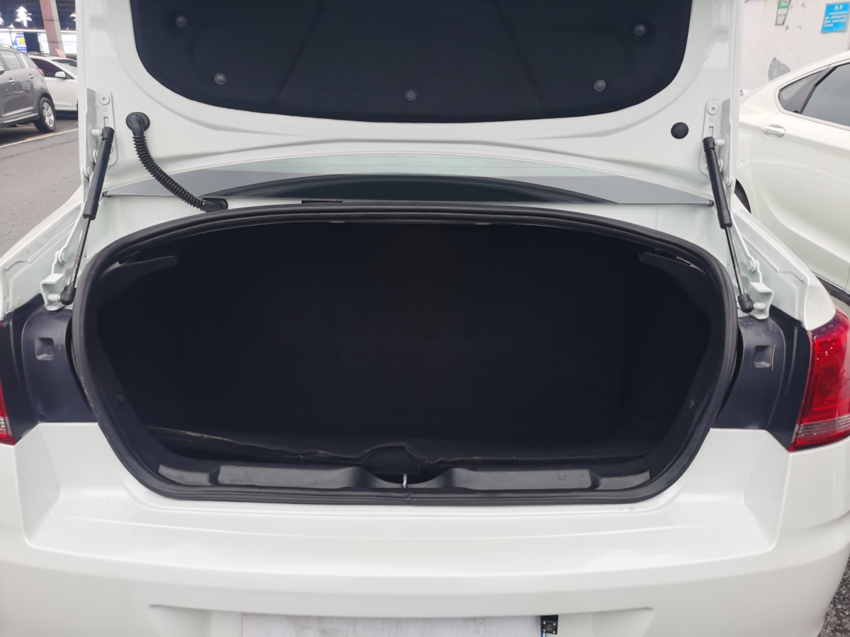 雪铁龙 世嘉  2013款 三厢 1.6L 手动品尚型图片