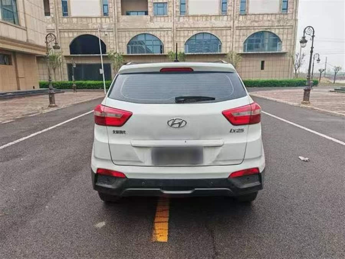 現(xiàn)代 ix25  2015款 1.6L 自動(dòng)兩驅(qū)智能型GLS圖片