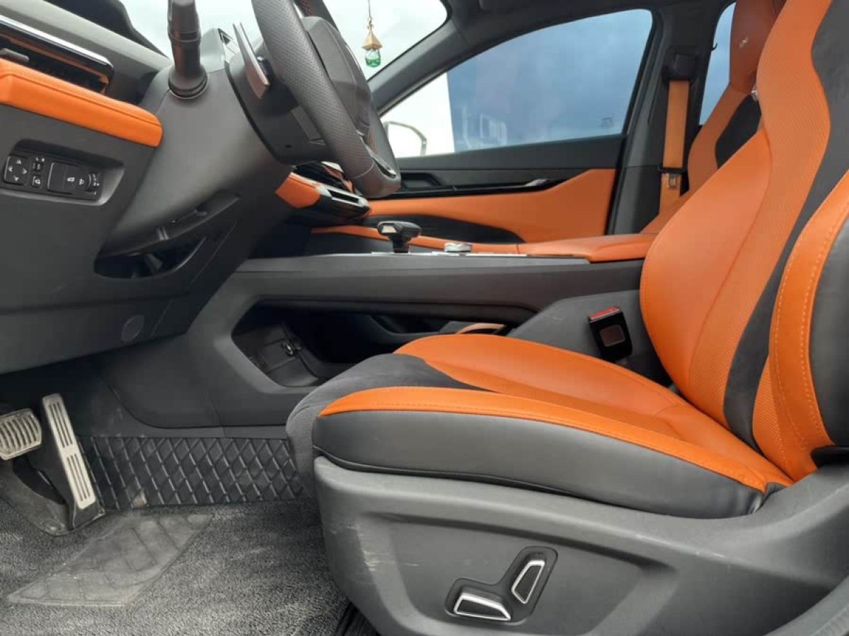 長安 長安UNI-V  2023款 1.5T 運(yùn)動版圖片