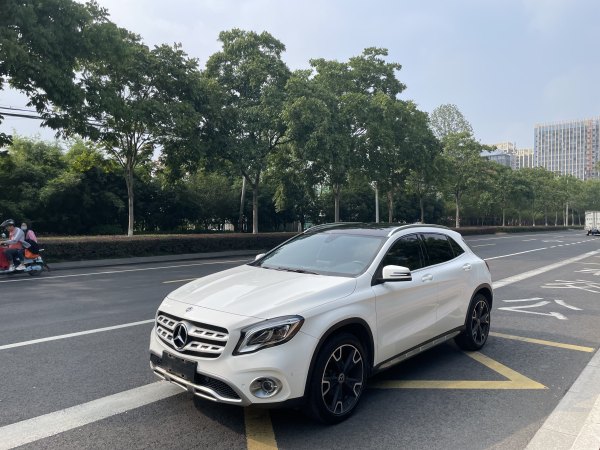 奔驰 奔驰GLA  2017款 GLA 220 4MATIC 豪华型