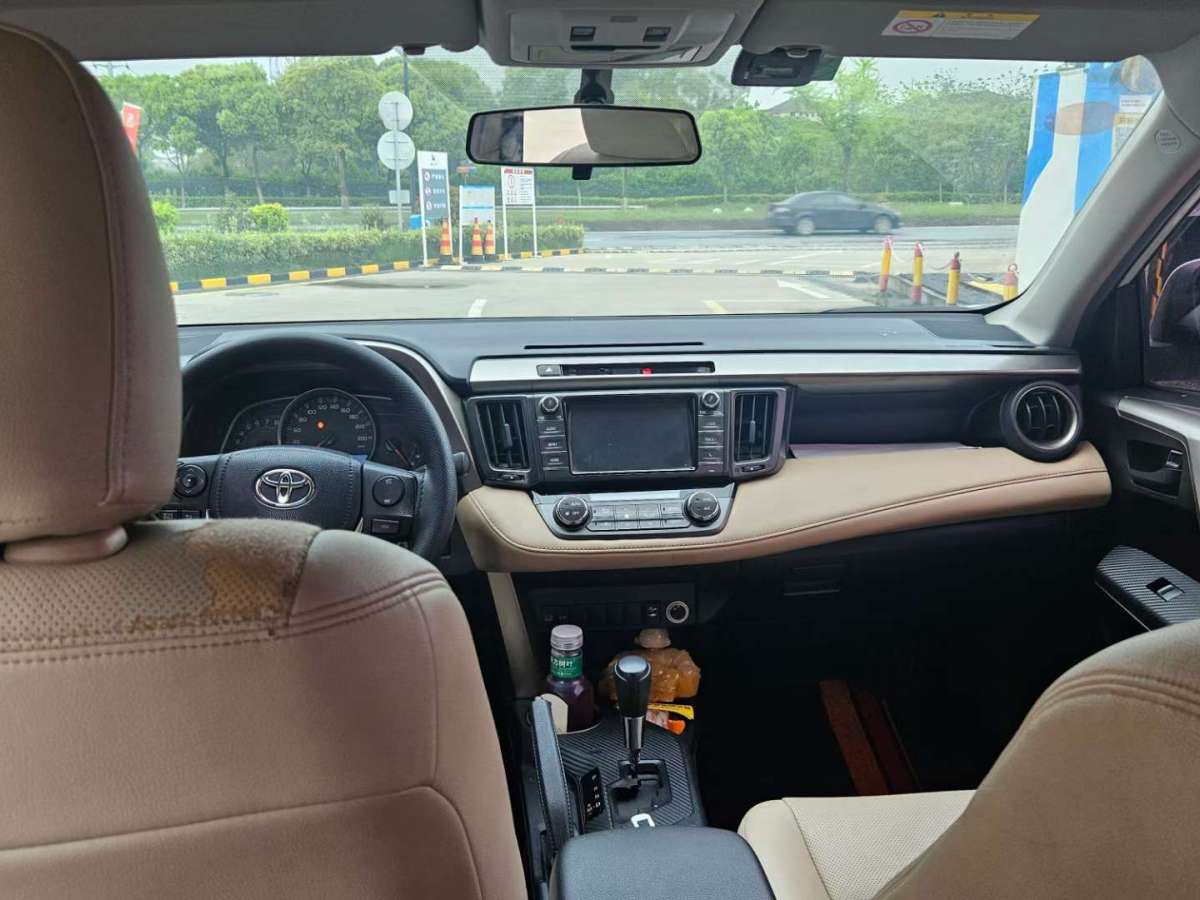 2015年6月丰田 RAV4荣放  2015款 2.0L CVT两驱风尚版