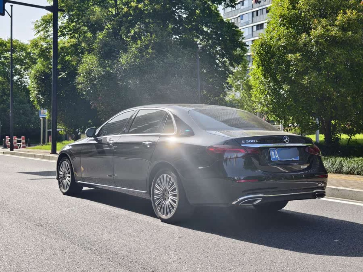 奔馳 奔馳E級(jí)  2023款 改款 E 300 L 豪華型圖片
