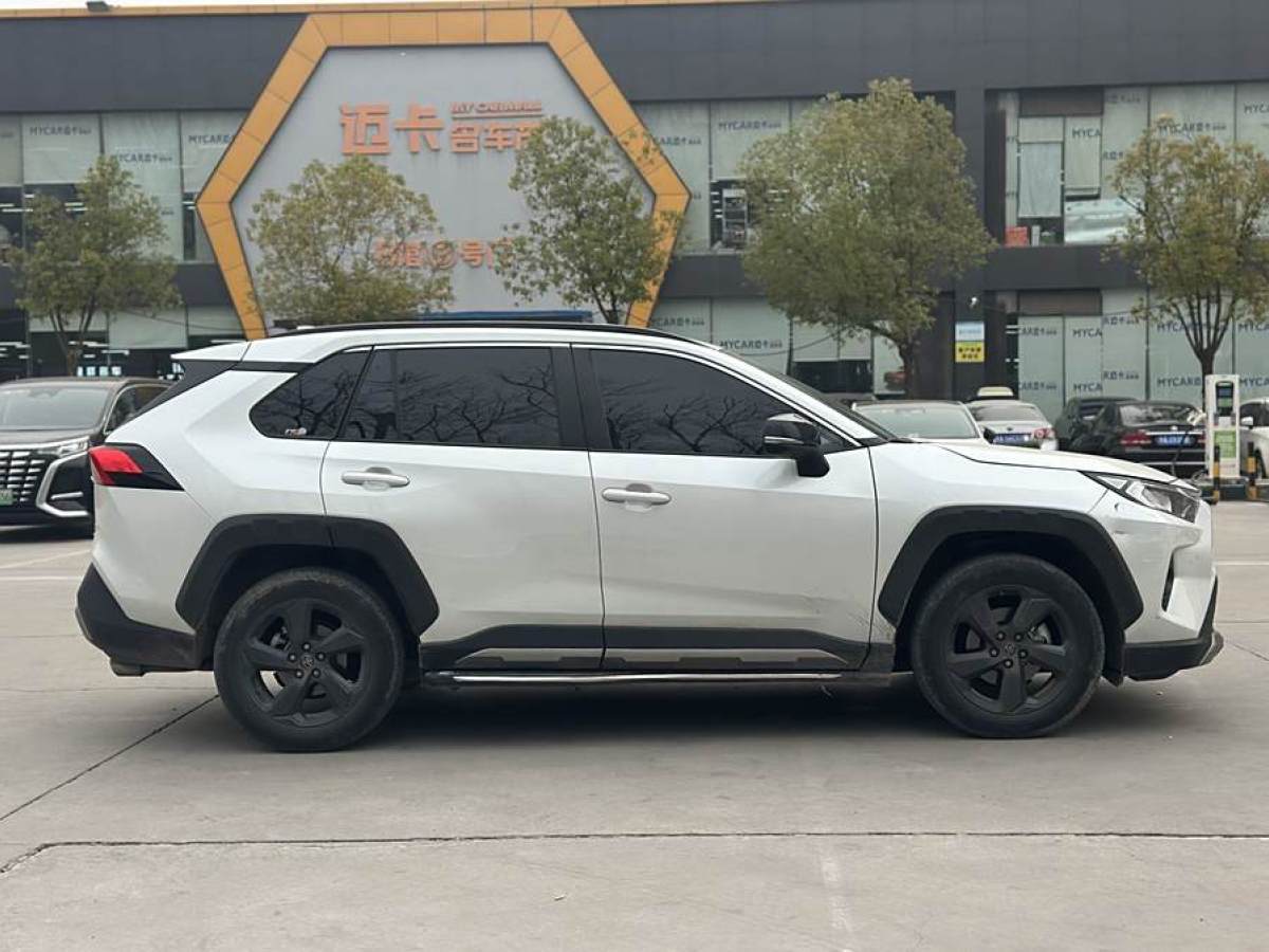 2023年4月豐田 RAV4榮放  2022款 2.0L CVT四驅(qū)風(fēng)尚Plus版