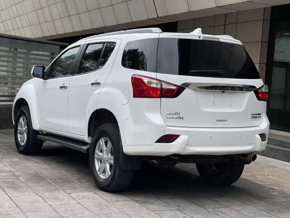 五十鈴 mu-X牧游俠  2015款 3.0T 四驅(qū)自動尊享型 5座圖片