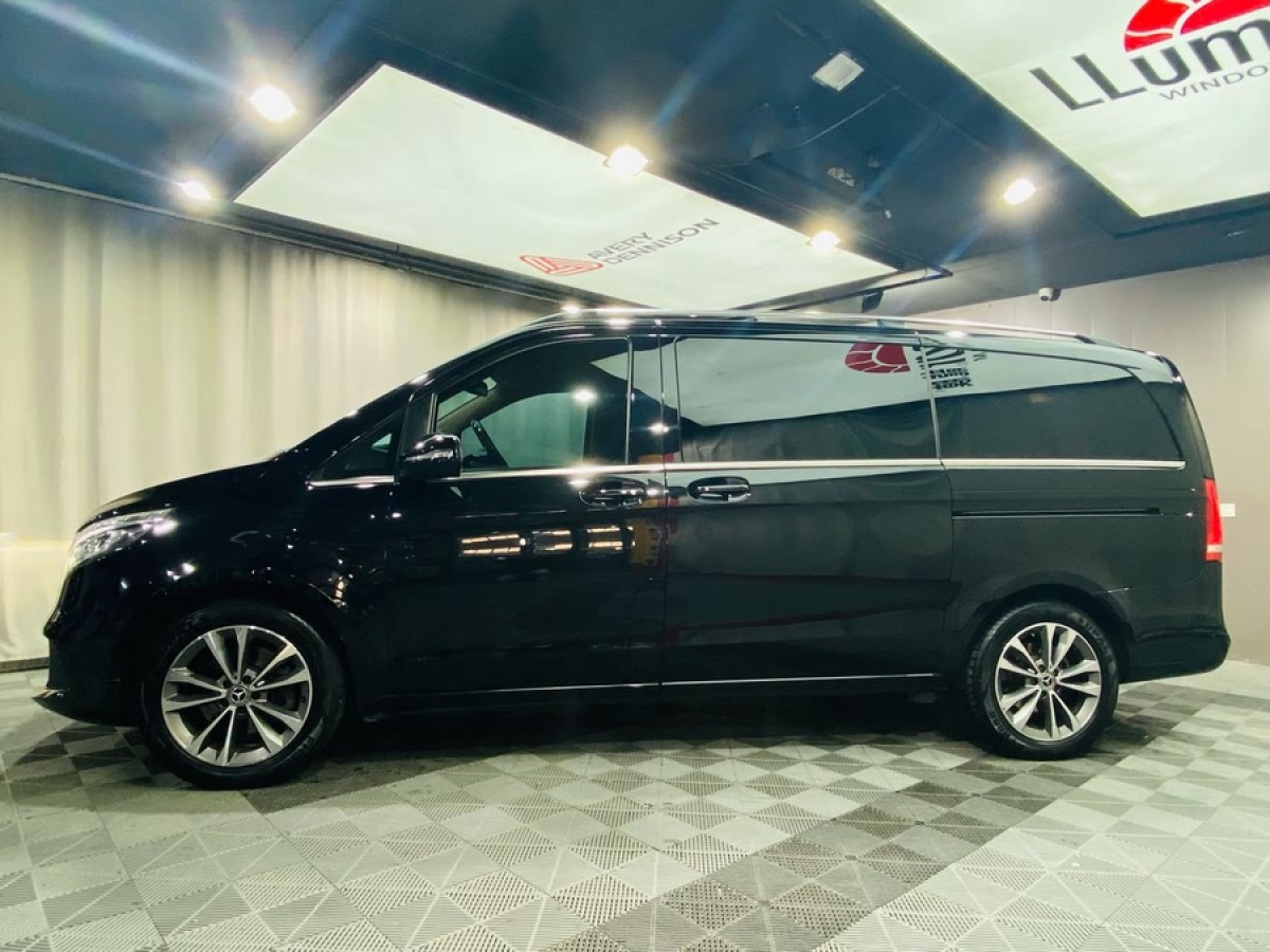 奔馳 V級(jí)  2021款 V 260 領(lǐng)航版圖片